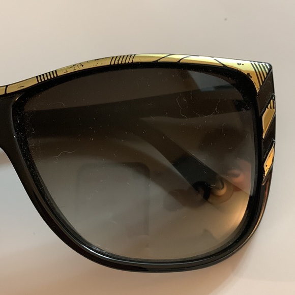 BLACK AND GOLD SUNGLASSES - Picture 3 of 5